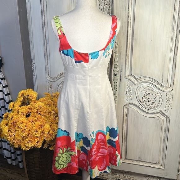 Flirty Floral Sleeveless White Gore Skirt Dress 60’s Inspired - Picture 5 of 10